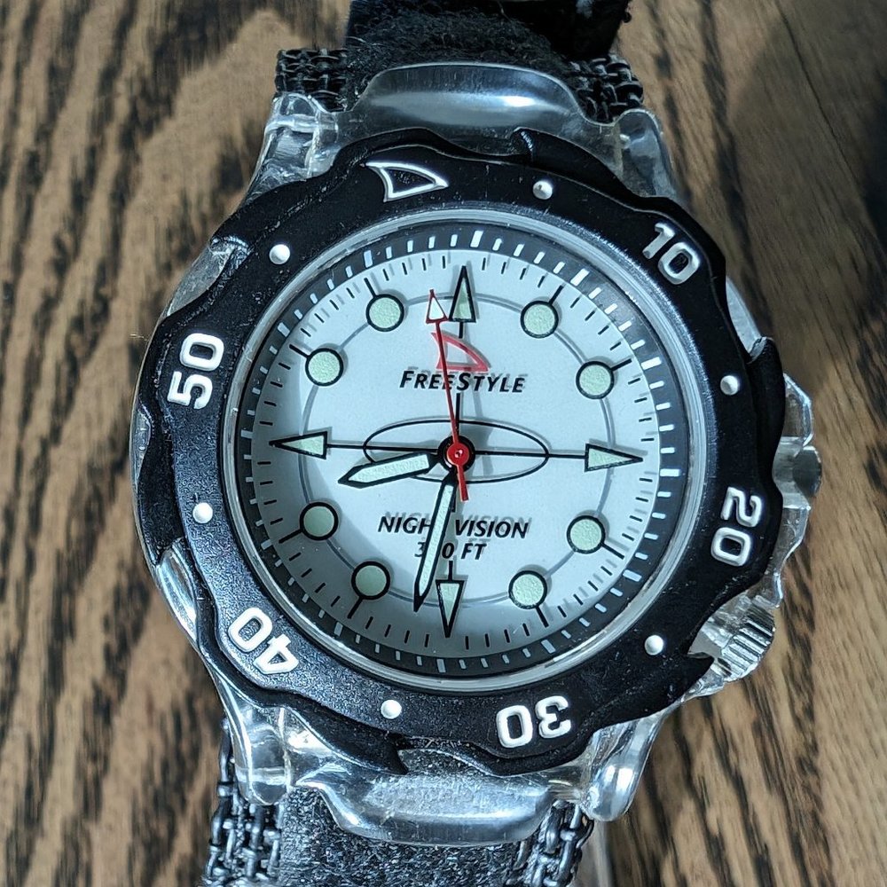 Vintage FREESTYLE Night Vision Women’s Quartz Dive Watch White Dial